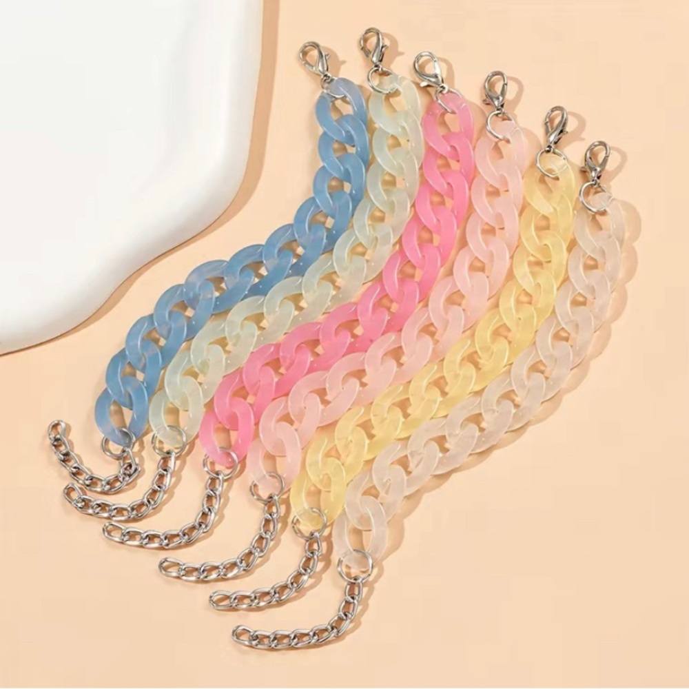 Chunky Chain Clear Bracelet- Swipe for colors!